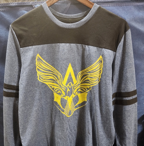 NWT 2016 Assassin's Creed Black Flag Long Sleeve Shirt - Picture 1 of 5